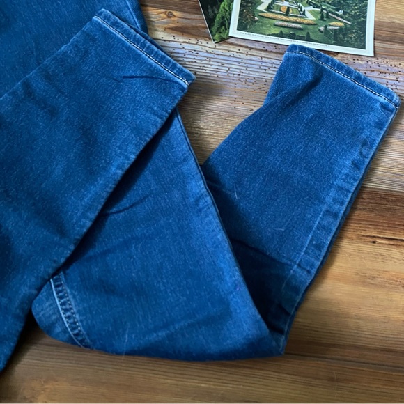 Comfy, Flexible Guess Jeggings - Picture 2 of 7